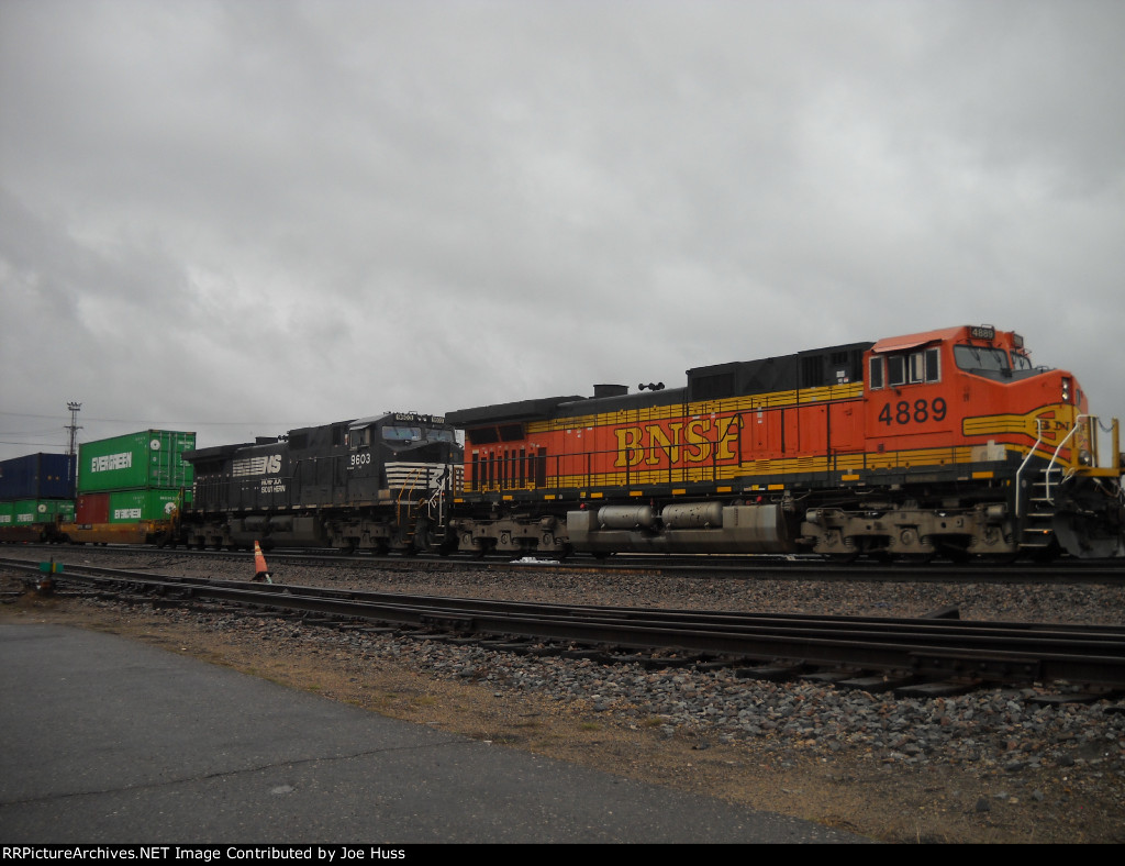 BNSF 4889 East